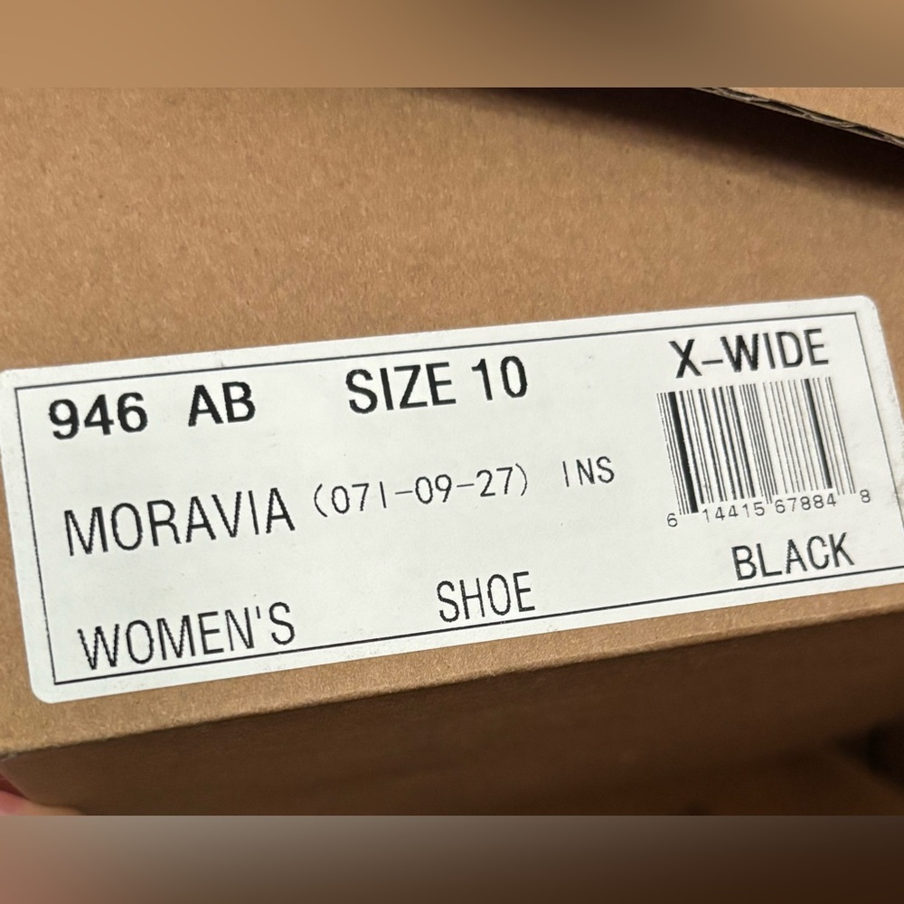 Black and Red Women's Sneakers - Picture 10 of 11